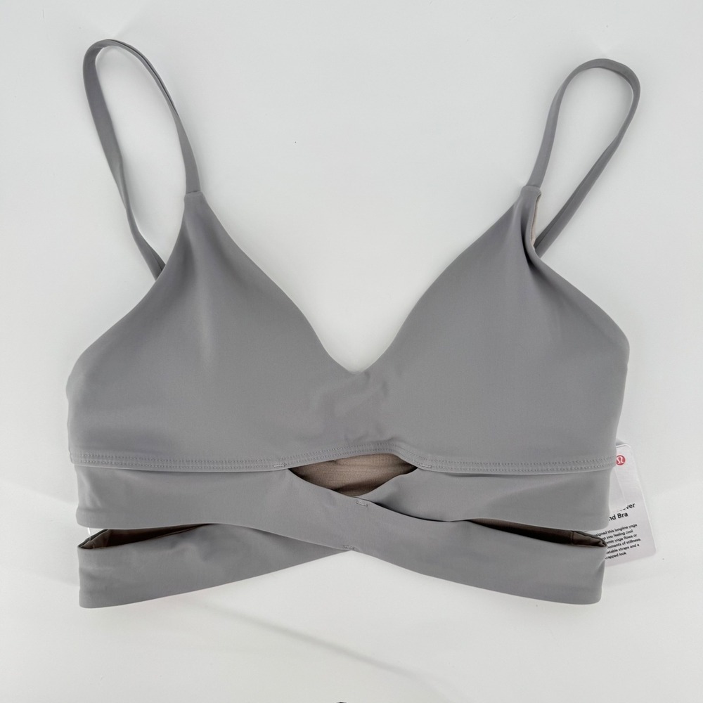 Lululemon V-Neck Crossover Underband Bra Silver Drop Size 4 LW2EISS Yoga Sports